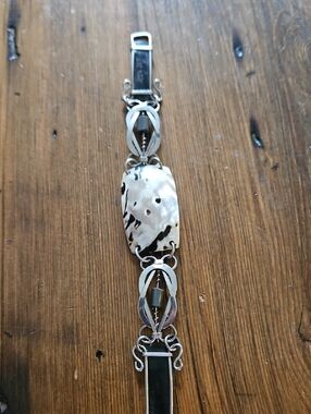 Hand Crafted Black and White Shell Link Bracelet